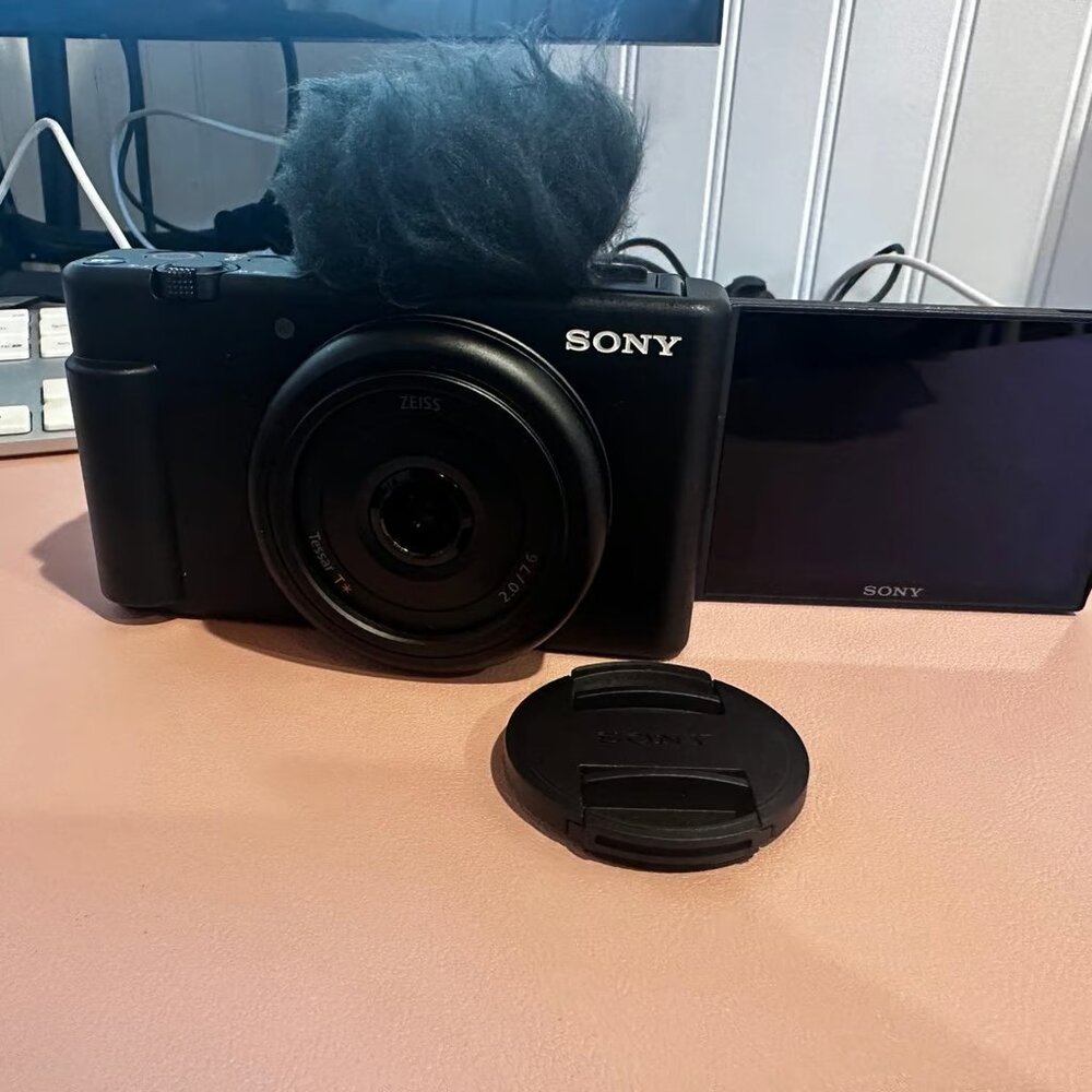 Sony - ZV-1F Vlog Camera for Content Creators and Vloggers - Black
